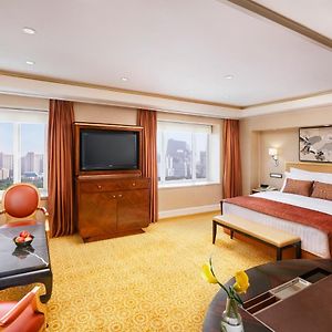 Diplomat Deluxe King Room